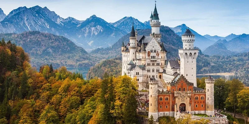 Lâu đài Neuschwanstein nước nào? Có gì nổi tiếng?
